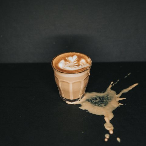 ŠPATNEJ DEN; Každý z nás to zná. Vstanu špatnou nohou z postele, připálím si snídaní a mléko do kávy došlo. Co může být horšího než můj den a potažmo život? ŠPATNEJ DEN; Každý z nás to zná. Vstanu špatnou nohou z postele, připálím si snídaní a mléko do kávy došlo. Co může být horšího než můj den a potažmo život?